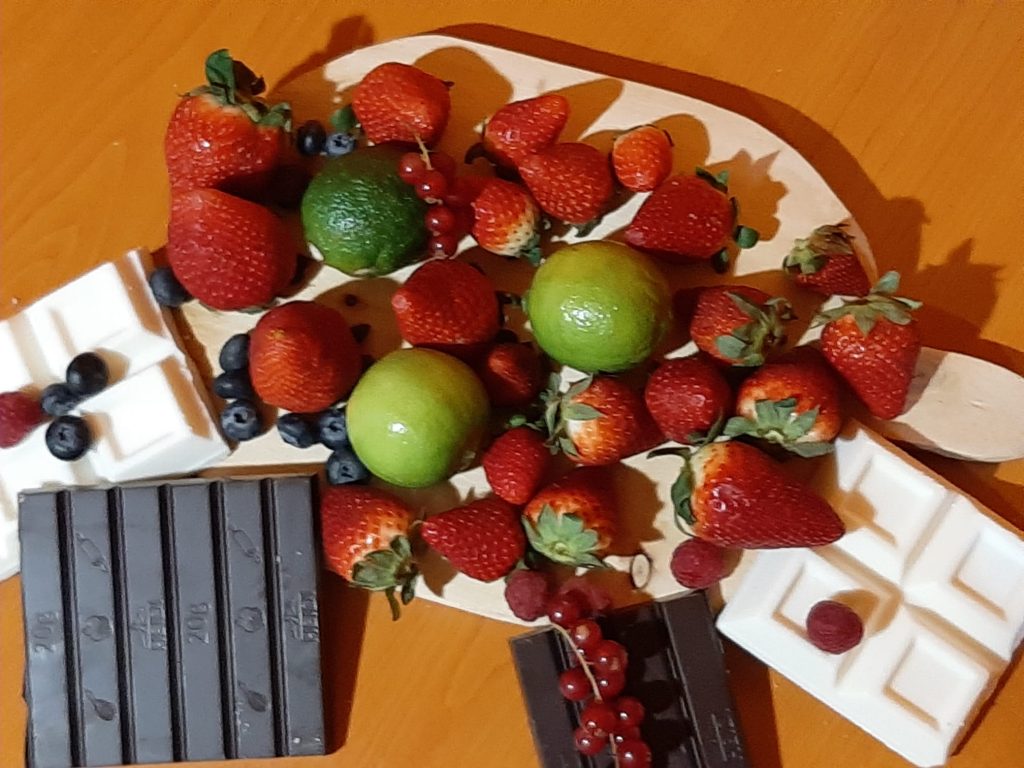 Fructele pentru tort- bogăție de culori și simfonie de gusturi